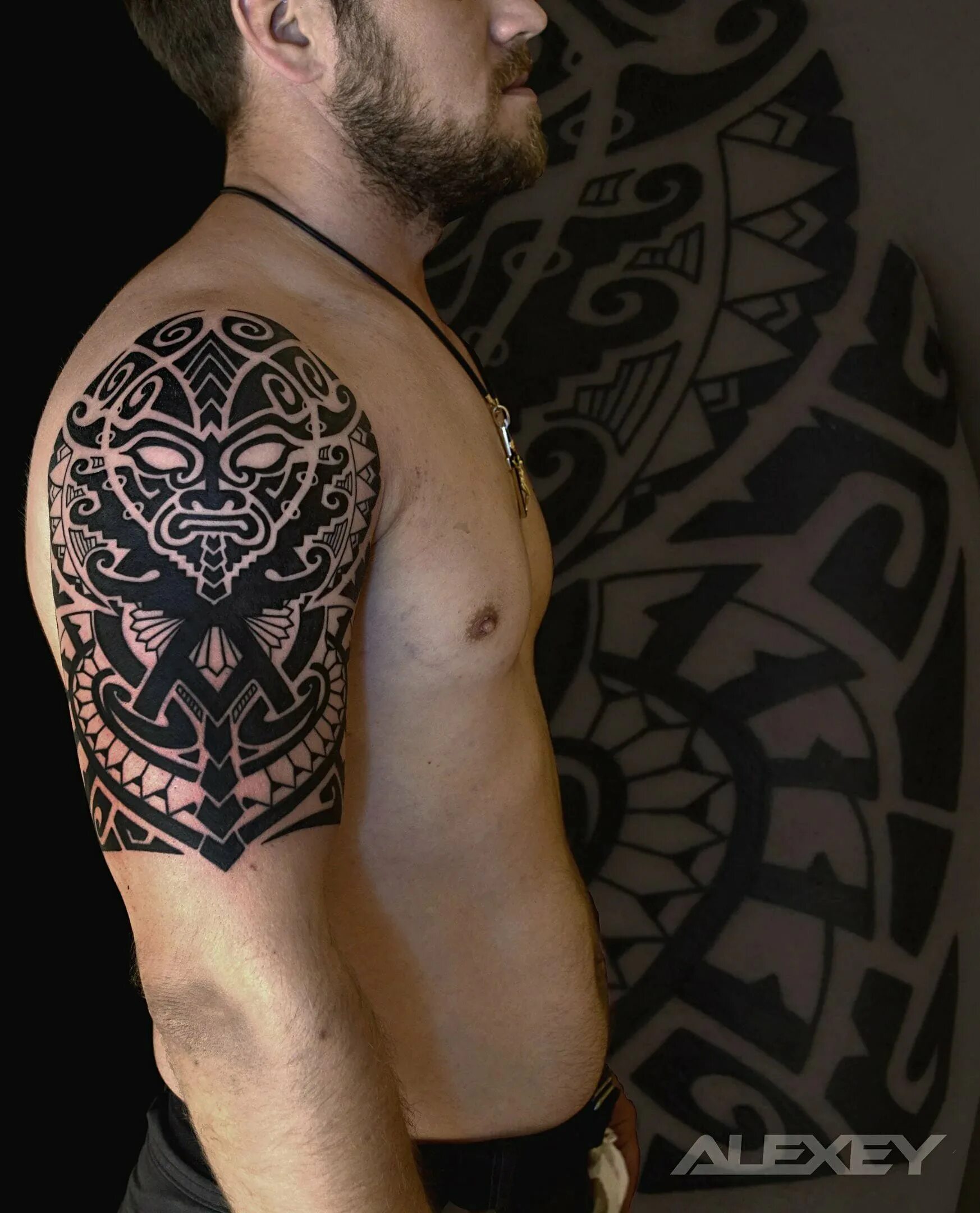 Славянские тату. Славянские тату. Славянские тату на плече мужские. Славянские тату. Славянские тату для мужчин доспех на плечо.