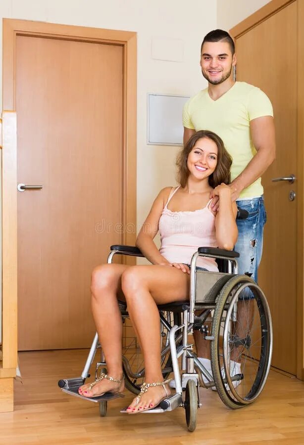 Жены мужей инвалидов 1 группы. Муж инвалид. Жена инвалид. Жена в инвалидном кресле. Муж и жена инвалид.