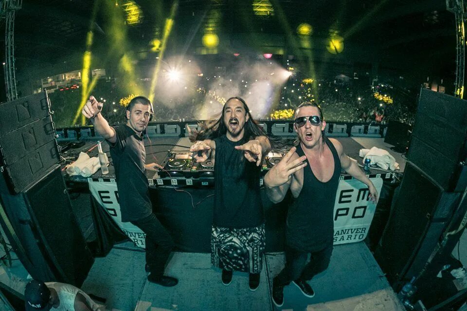 Dimitri vegas steve aoki. Steve aoki martin garrix. dimitri vegas like mike martin garrix. 3 are legend dj. mike_steve.