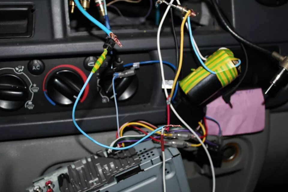 Ваз 2107 магнитола при большой громкости отключается. Магнитола отключается при прибавлении громкости. Выключается магнитофон. Магнитола отключается при прибавлении громкости. Отключилась магнитола на ваз 2110.