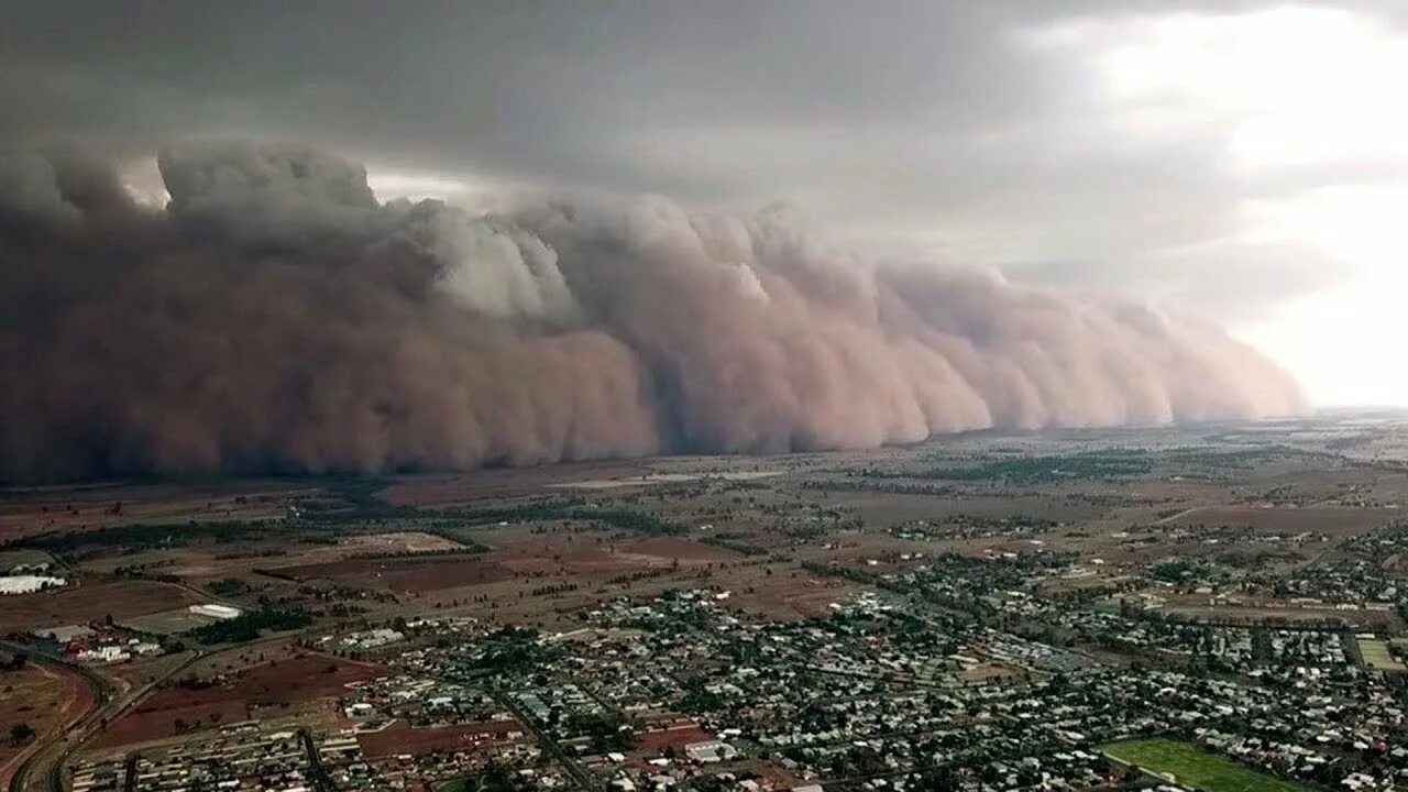 Пыльный город где то. Самум Песчаная буря. Песчаная буря Афганец. Пылевая буря в Австралии. Песчаная буря в Дубае.