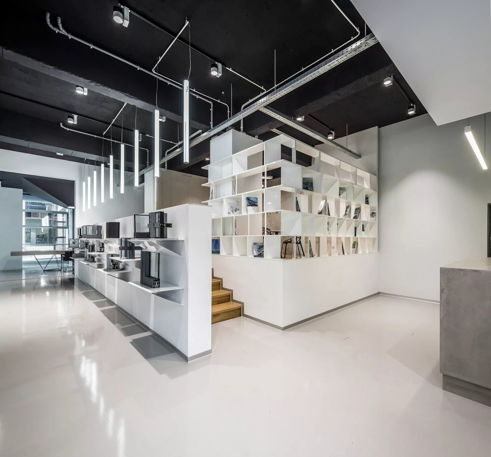 выставочный зал магазина. выставка современной мебели. выставочный зал для стендов. центр свет на нахимовском. выставочный зал с сантехникой.