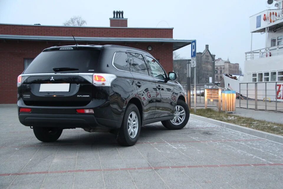 Коричневый аутлендер 2013. Mitsubishi outlander (2012-2015). Митсубиши аутлендер мощное предложение. Outlander 3 gf. Мицубиси аутлендер 2014.