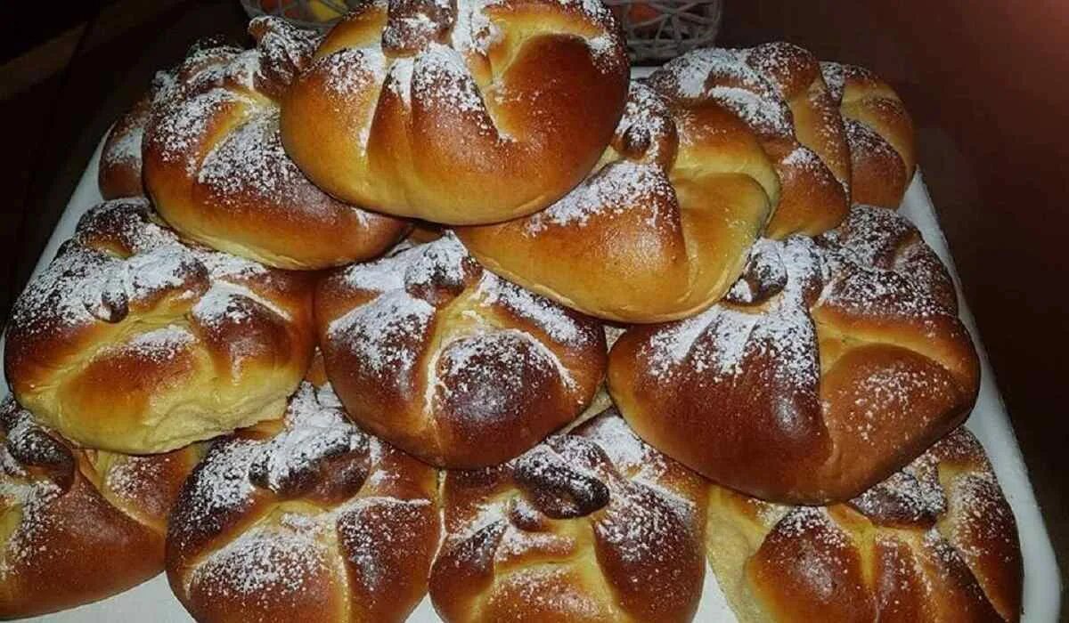 Булочки выпечка в духовке из дрожжевого теста. Домашняя выпечка. красивые и вкусные булочки. булочки домашние. сладкая сдобная выпечка.