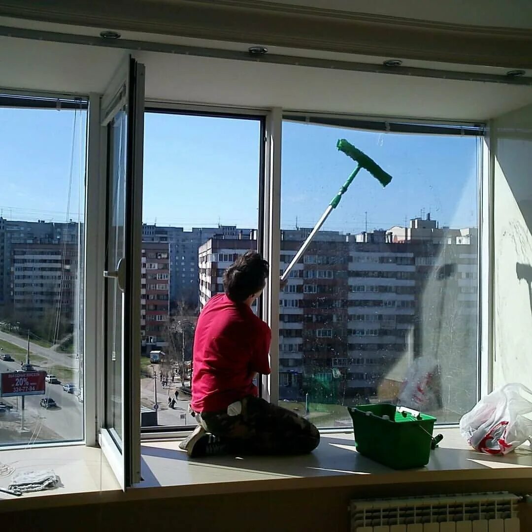 Помыть окна цена за 1 окно. Мойка окон и балконов. Мытье окон. Помыть окна. Мойка окон на лоджии.