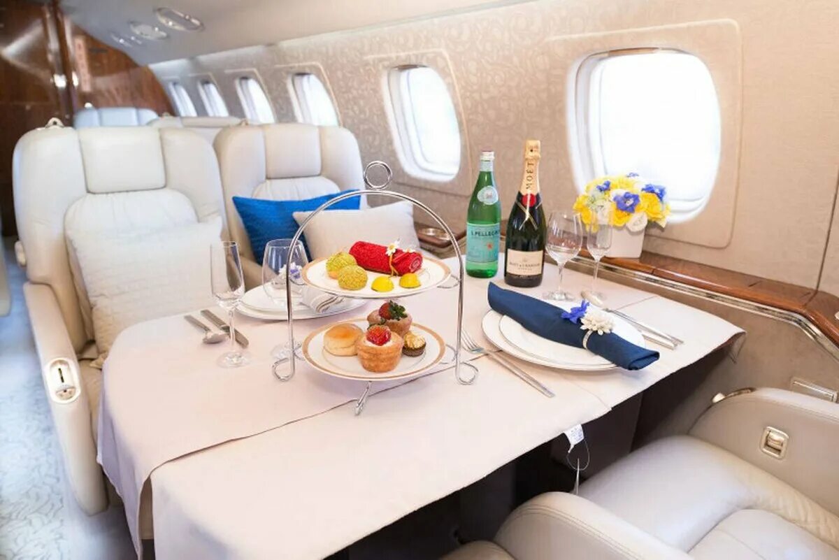 Falcon 7x самолет салон. Самолет гольфстрим джет. Dassault falcon 8x салон. Cessna 680a citation latitude. Аренда самолета 6 букв.