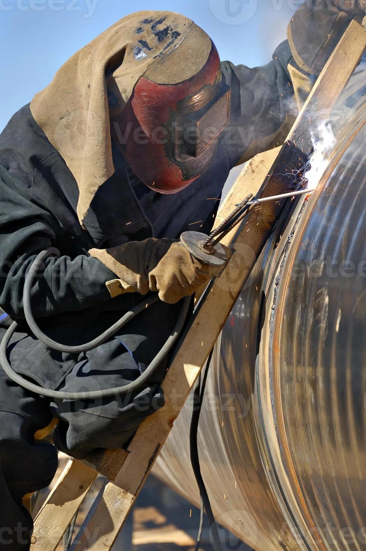 Смешные позы сварщиков. Отпуск сварщика. Сварщик юмор. 01. 05 сварщик ручной и частично механизированной сварки наплавки.