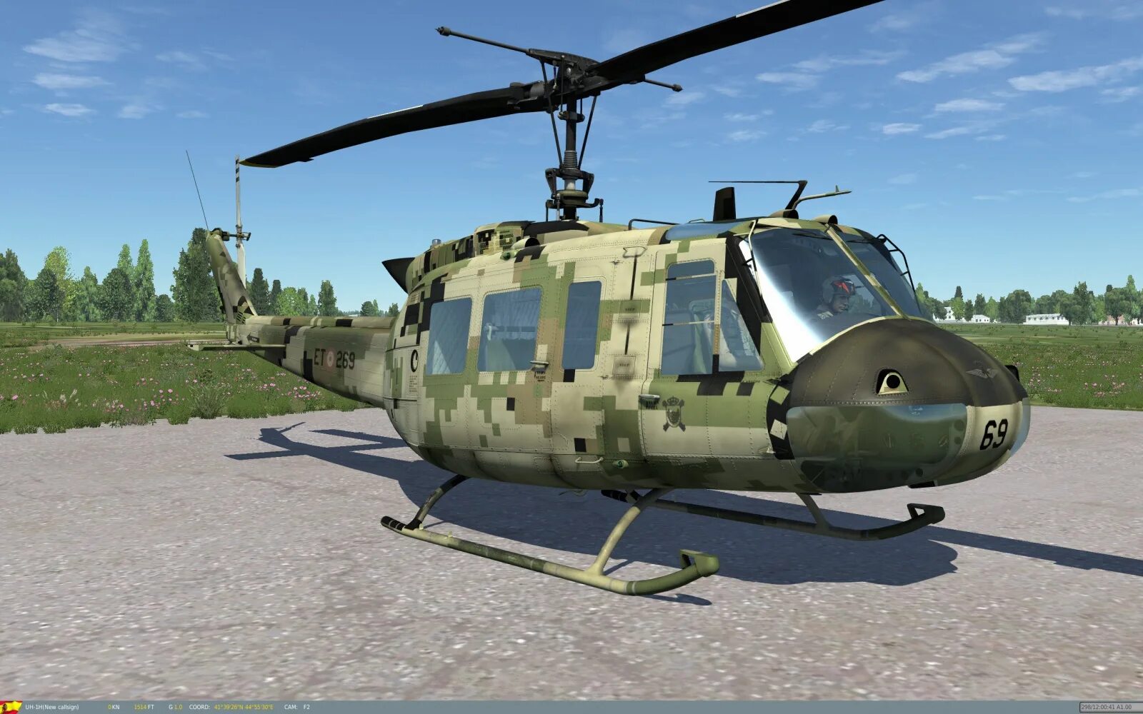 Род ка 2. Uh-1 Huey. Uh-1b Huey кабина. Uh-1h. Uh 1 винтокрыл.