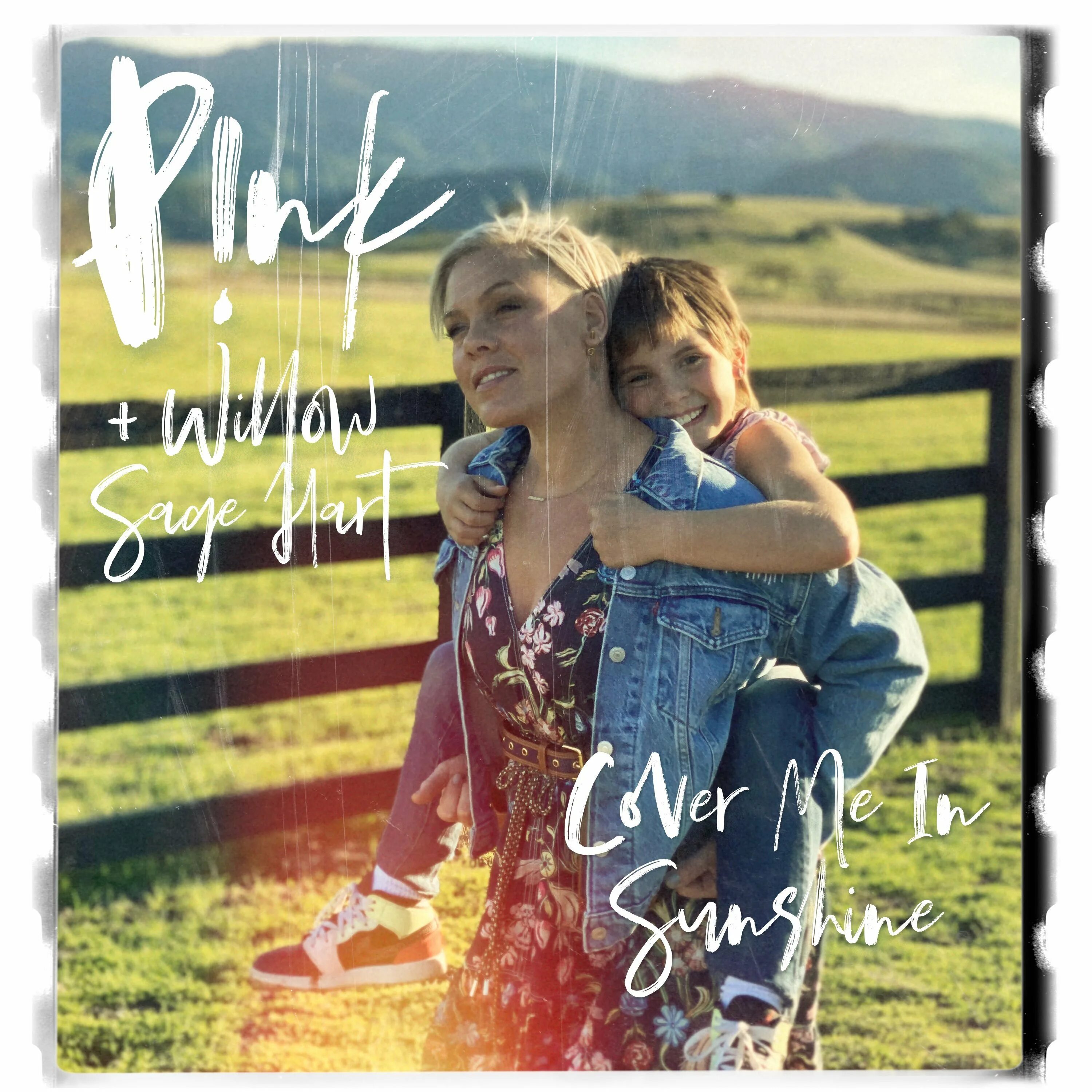Pink cover me in sunshine. Уиллоу сейдж харт 2021. You are my sunshine ноты для фортепиано. Пинк с дочкой. Уиллоу сейдж харт 2021.