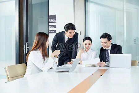 Rooms discuss. Rooms discuss. Rooms discuss. Rooms discuss. Люди на совещании.