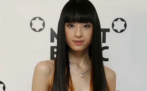 Тойдағы үстел астындағы жасырын камера