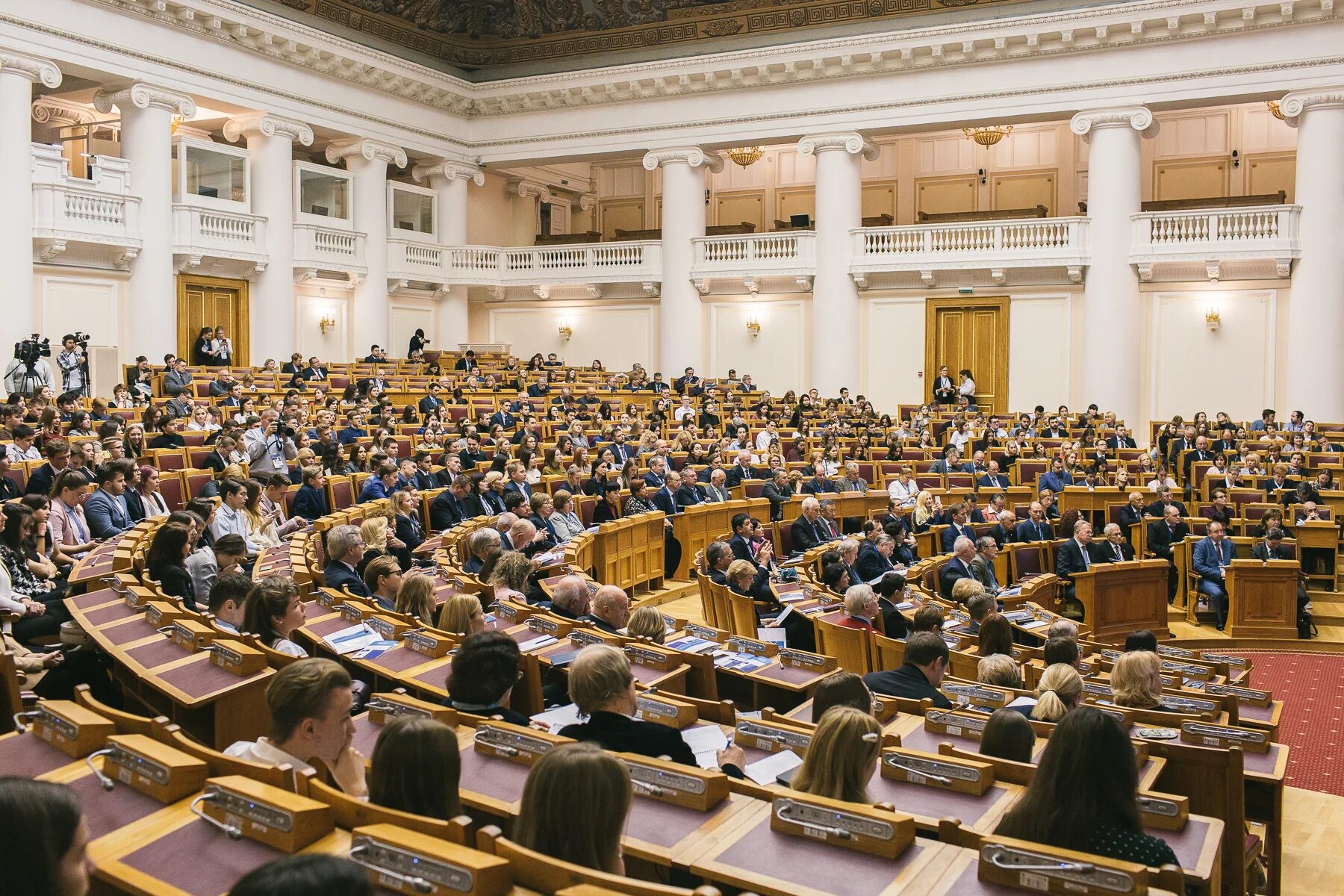 Участвовать в ассамблее