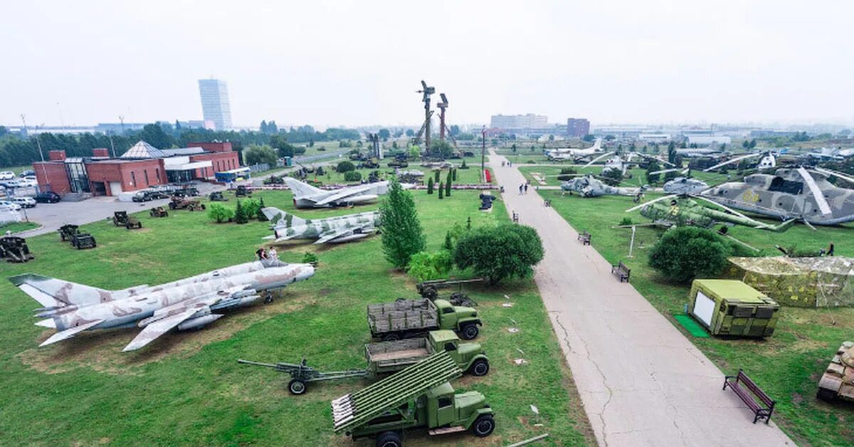 Военно исторический комплекс. Парковый комплекс Сахарова Тольятти. Музей техники имени Сахарова в Тольятти. Технический музей Тольятти. Военный музей в Тольятти.