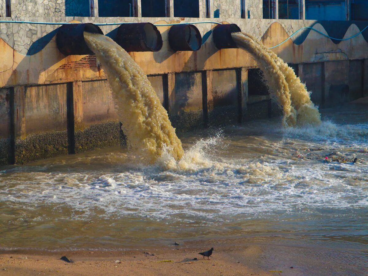 Сточные воды. Производственные сточные воды. Загрязнение воды. Заводы загрязняют воду. Коммунальные стоки