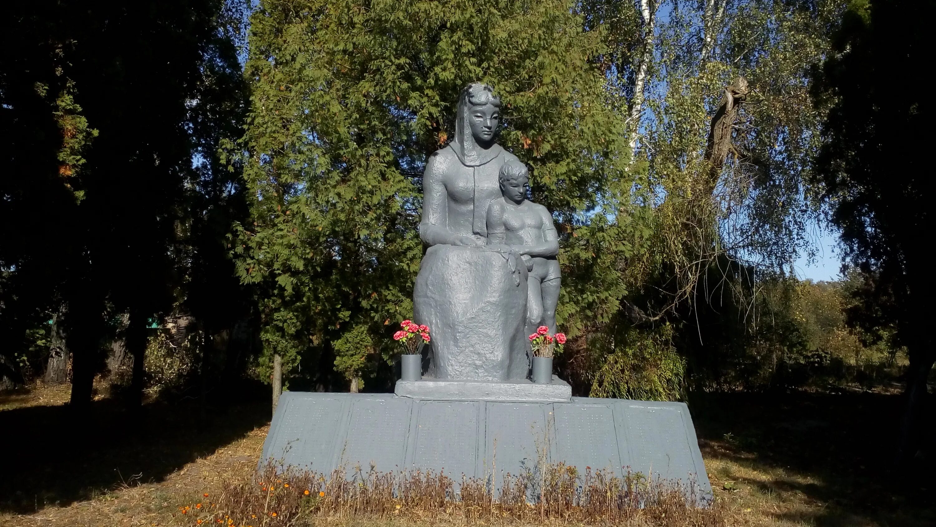 Черниговское харьковская область. Левковка харьковская область. Село роговка черниговская область. Братская могила левковка. Запорожская область село новоказанковатое черниговский район.