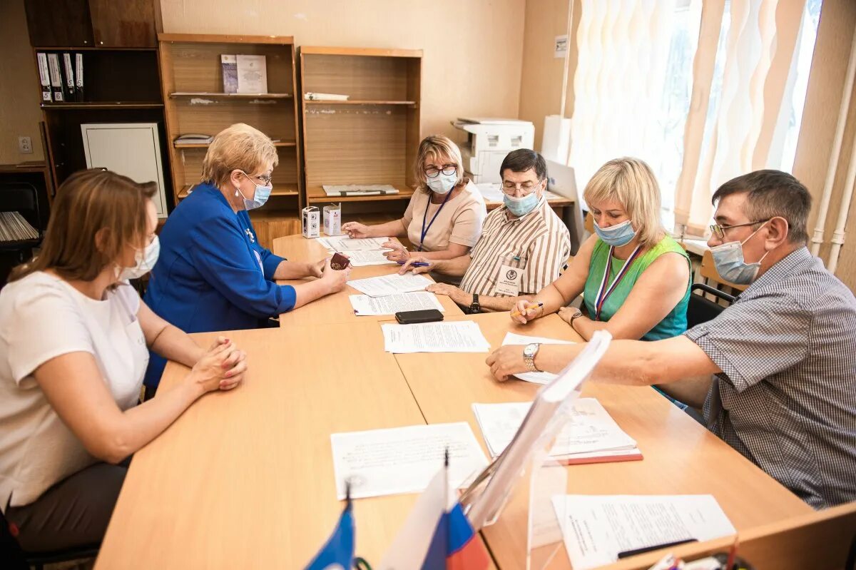 Сайт великолукского городского. Директор гимназии Великие Луки. Собрание депутатов Великолукского района. Избирком Великие Луки.