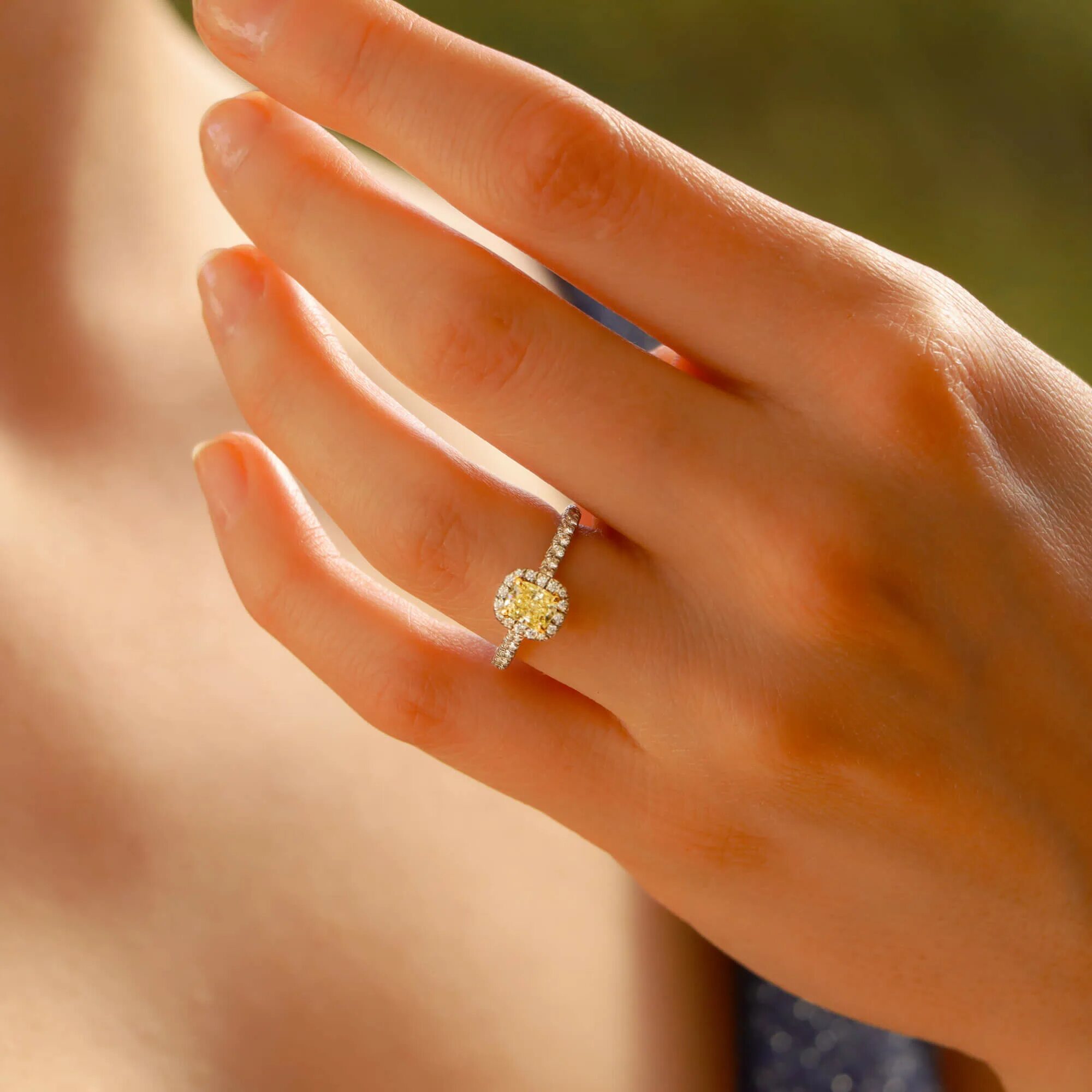 Natureal Collection Three Stone Diamond Engagement Ring 126204 Yellow diamond en