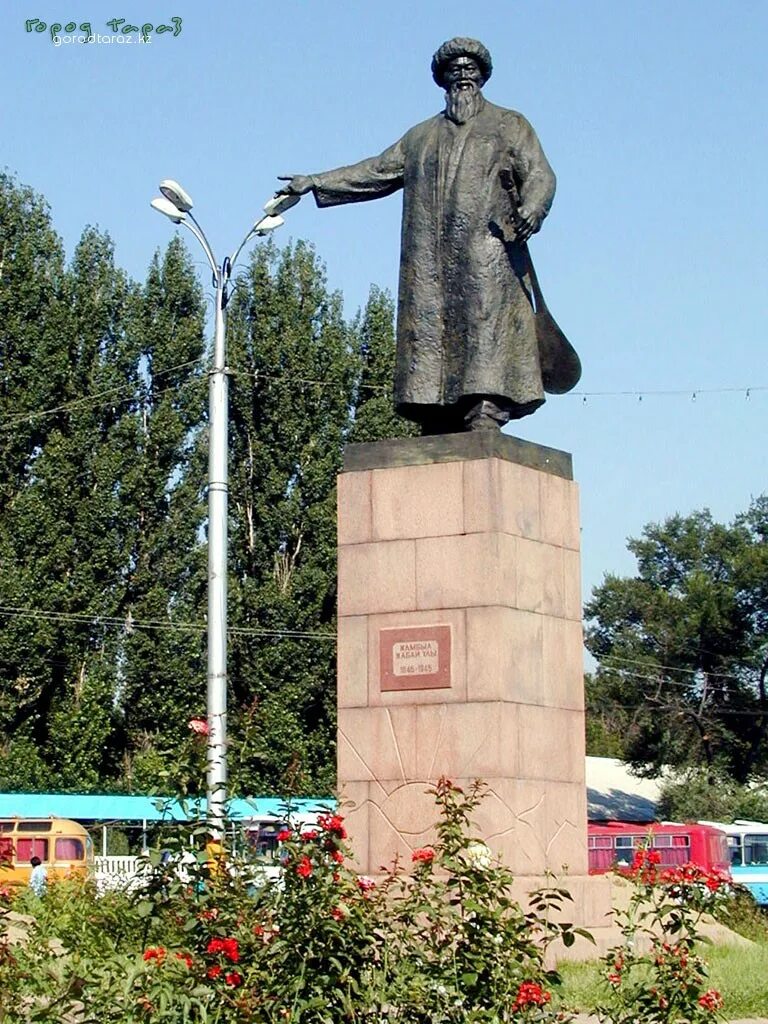 Памятник Жамбылу Жабаеву в Таразе. Жамбыл Жабаев памятник. Памятник Джамбулу в Джамбуле. Джамбул Джабаев город Тараз.