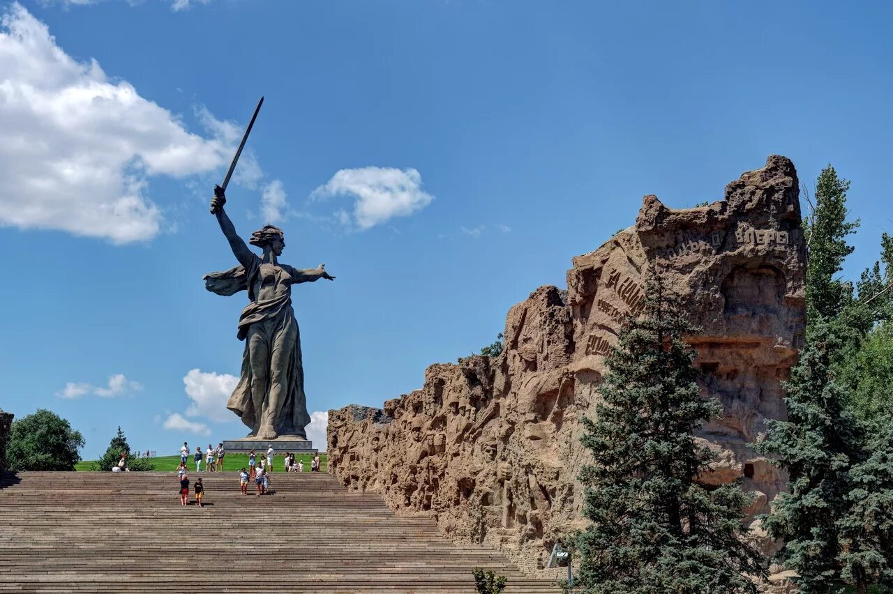 Как назывался город волгоград. Мамаев курган волгоград. памятник мамаев курган в волгограде. мамай курган волгоград памятник. мамаев курган родина мать.