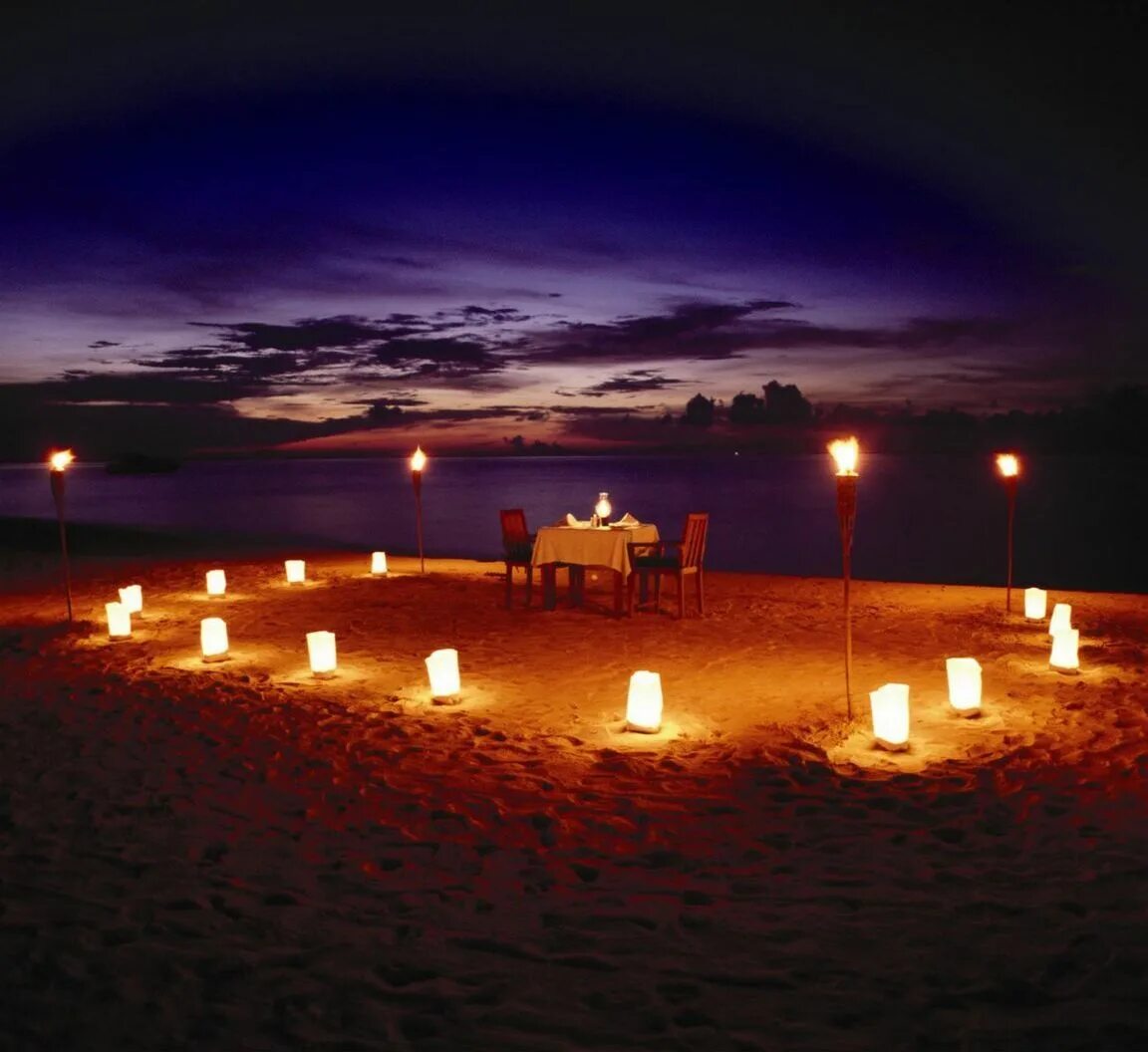 Красивая ночь романтичные картинки. Ночной пляж романтика. Романтика на пляже ночью. Романтический вечер на пляже. Свеча море.