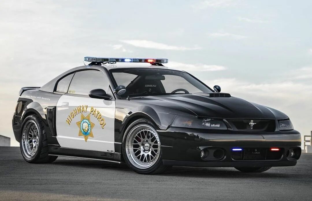 Полицейский мустанг. Форд Мустанг 2000 Police. Форд Мустанг полиция. Ford Mustang Police Barricade. Ford Mustang Boss Police.