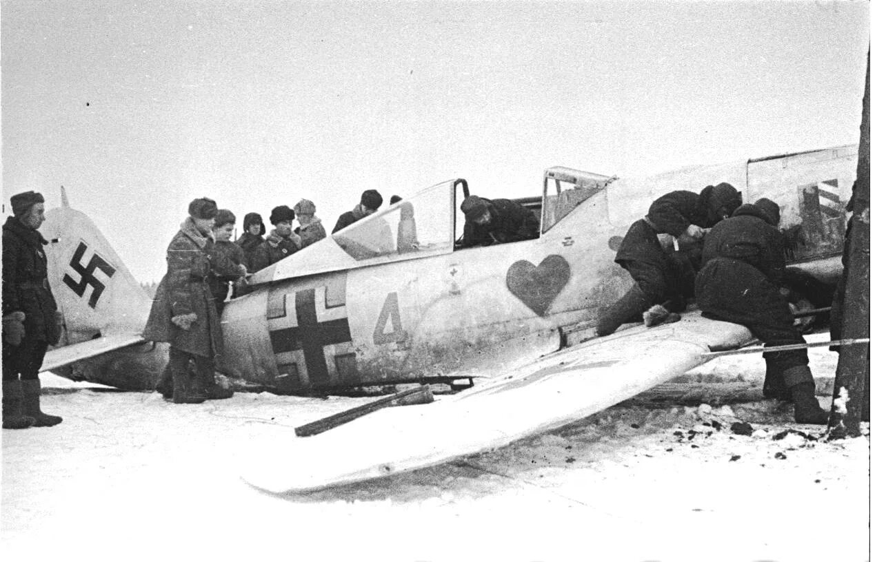 Самолет 1943 года. Самолеты люфтваффе 1941 1945. fw190 в ввс ркка. fw 190 под ленинградом.