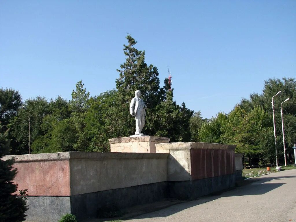 Село Степное Ставропольский край. Село Степное Ставропольский край улица Советская 131б. Площадь Ленина Степное Ставропольский край. Достопримечательности село Степное Ставропольский. Погода степное ставропольский на неделю