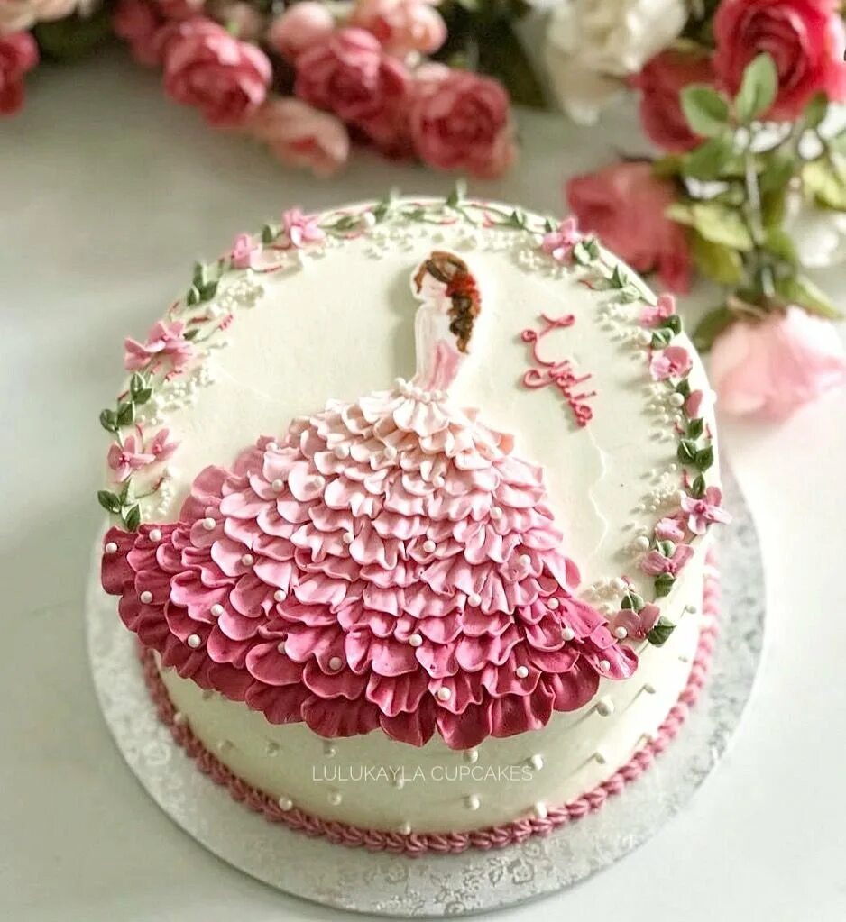 Как украсить торт девушке. Красивые торты. Украшение торта. Красивые торты на день рождения. Украшение торта для девочки.