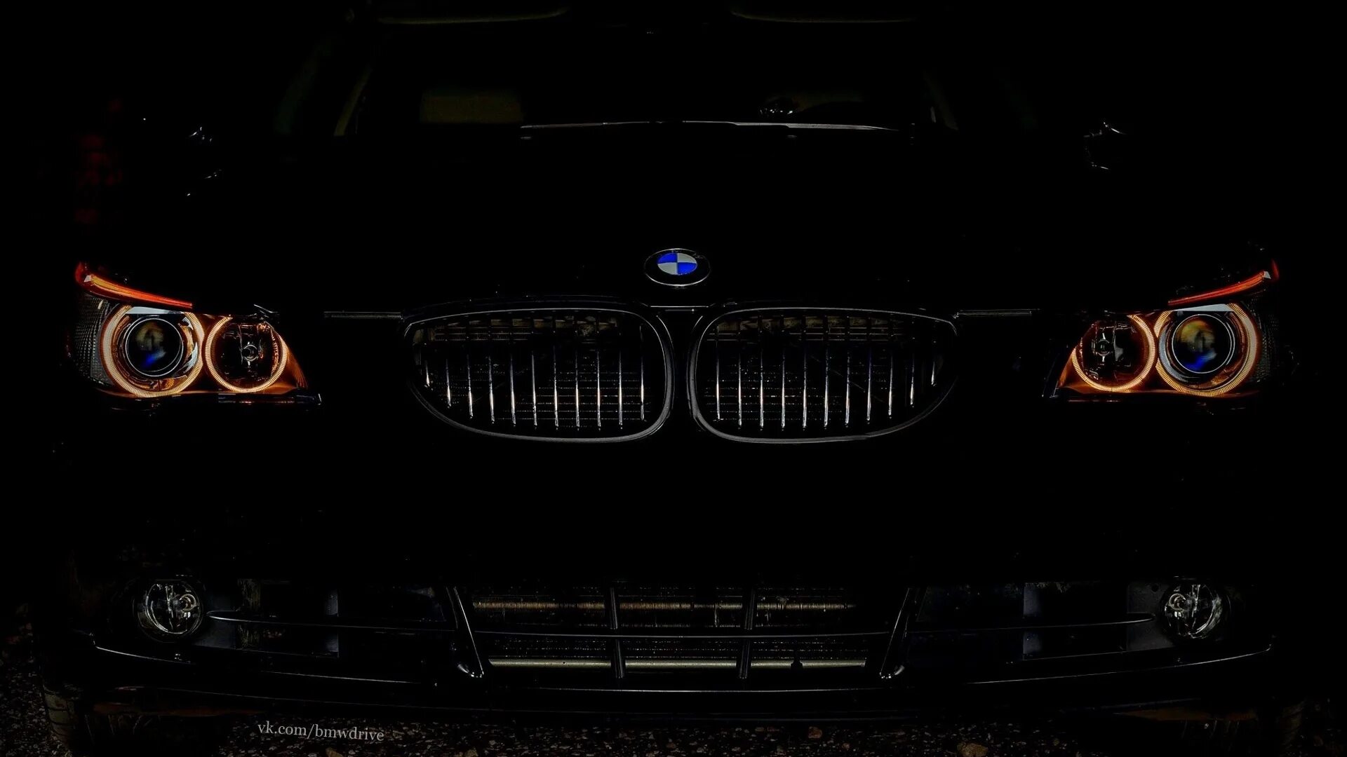 Глаза бмв. Bmw m5 e60 глазки. бмв е60 в темноте. bmw m5 e60 ангельские глазки. bmw 5 e60 глазки.