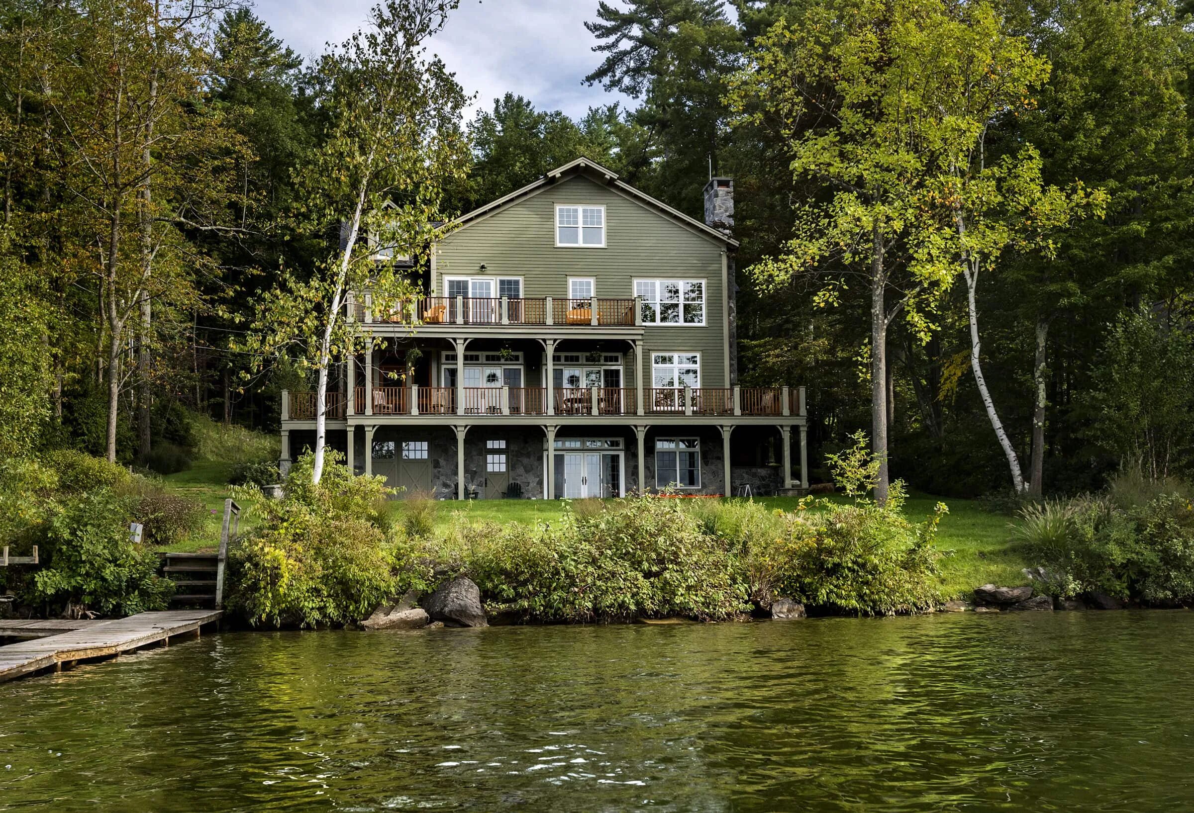 House near the lake. Дом у озера (США, 2006). Стилхаус-Лейк. «Дом у озера Ванзее» (1925. Дом Гилбертов у озера.