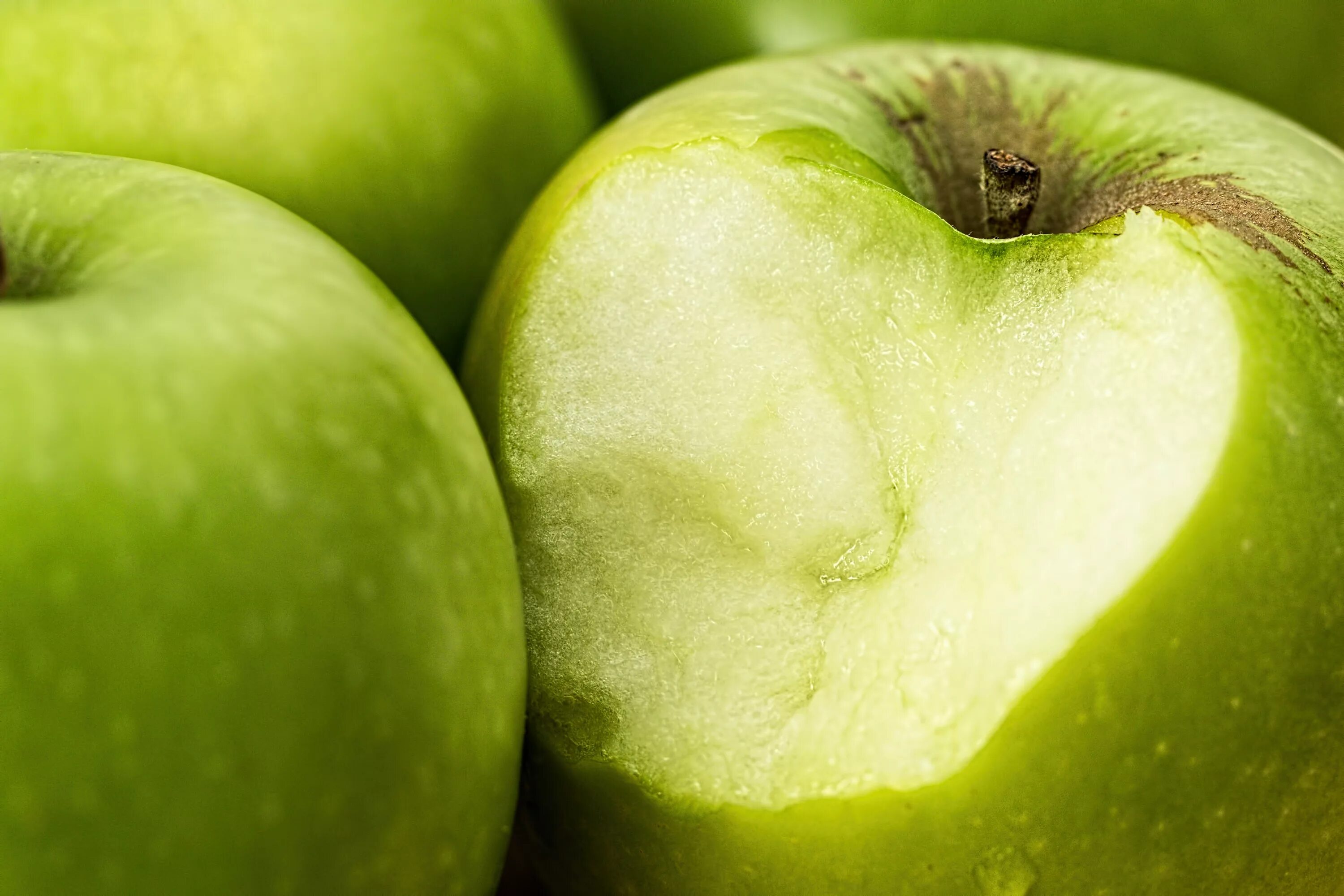 Яблоня сочное. Грин Эппл Green Apple. Яблоки Грин Грин. Яблоки ГРЕННИ Смит. Яблоко ГРЕННИ Смит кислые.