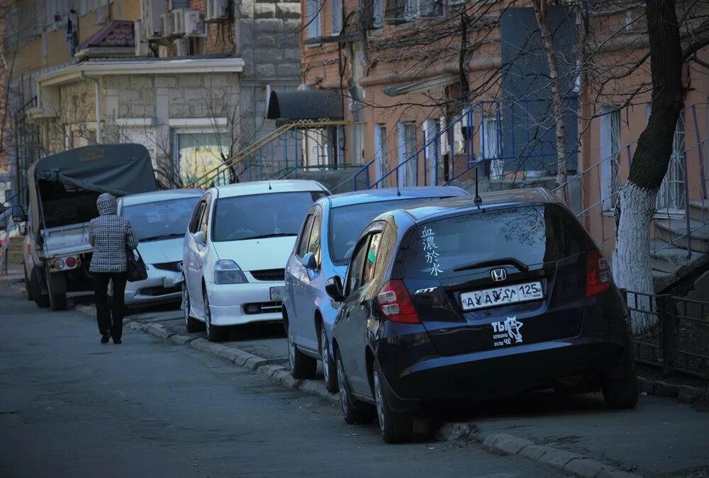 Владивосток парковка. Казань администрация ответ незаконная парковка. Фото автопарковки Владивосток. Место происшествия переулки во Владивостоке. Без машины во владивостоке