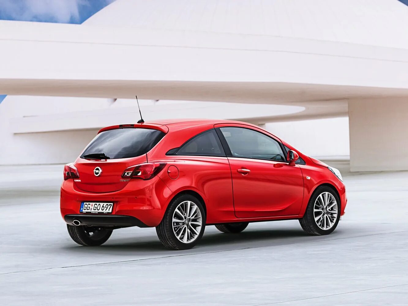 Ford fiesta mk6 хэтчбек. Opel astra gtc 3-дверный хэтчбек. Хэтчбек 3 дверный. Хэтчбек 3 дверный. Опель астра h хэтчбек красный.