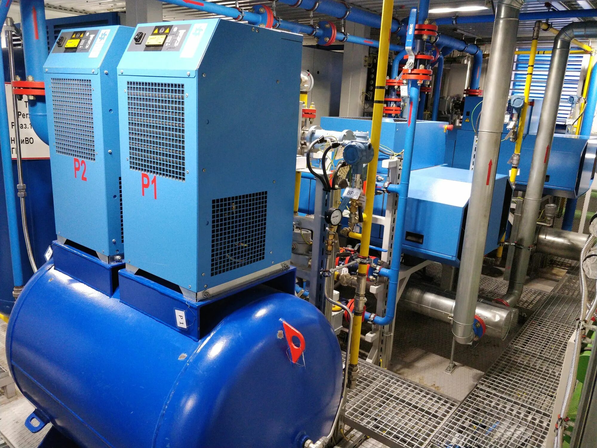 Генератор азота провита n100c. Адсорбционный генератор азота. Компрессорное оборудование на производстве. Самоходная азотная компрессорная станция тга-25/20. Азотная станция для отжига kypn-20.