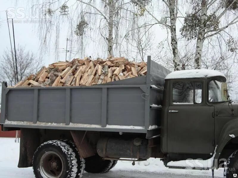 Купить дрова в спб с доставкой. ЗИЛ 131 груженый дровами. ЗИЛ 131 колотые дрова. ЗИЛ 130 дрова береза. ЗИЛ 4331 С дровами.