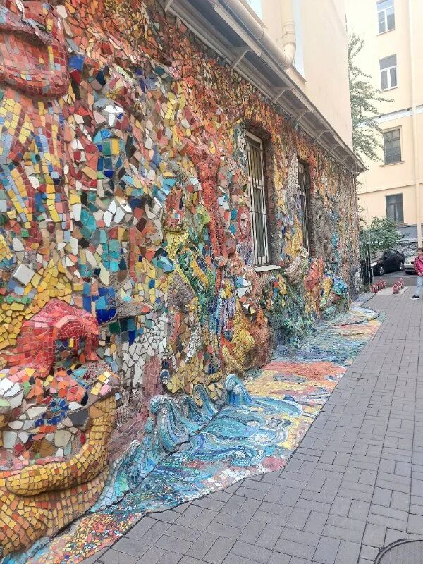 Появился в дворике. Детские площадки уссурийск. Тейковские фигурки во дворе. Благоустройство 1000 дворов до и после. Лосиноостровский район благоустройство.