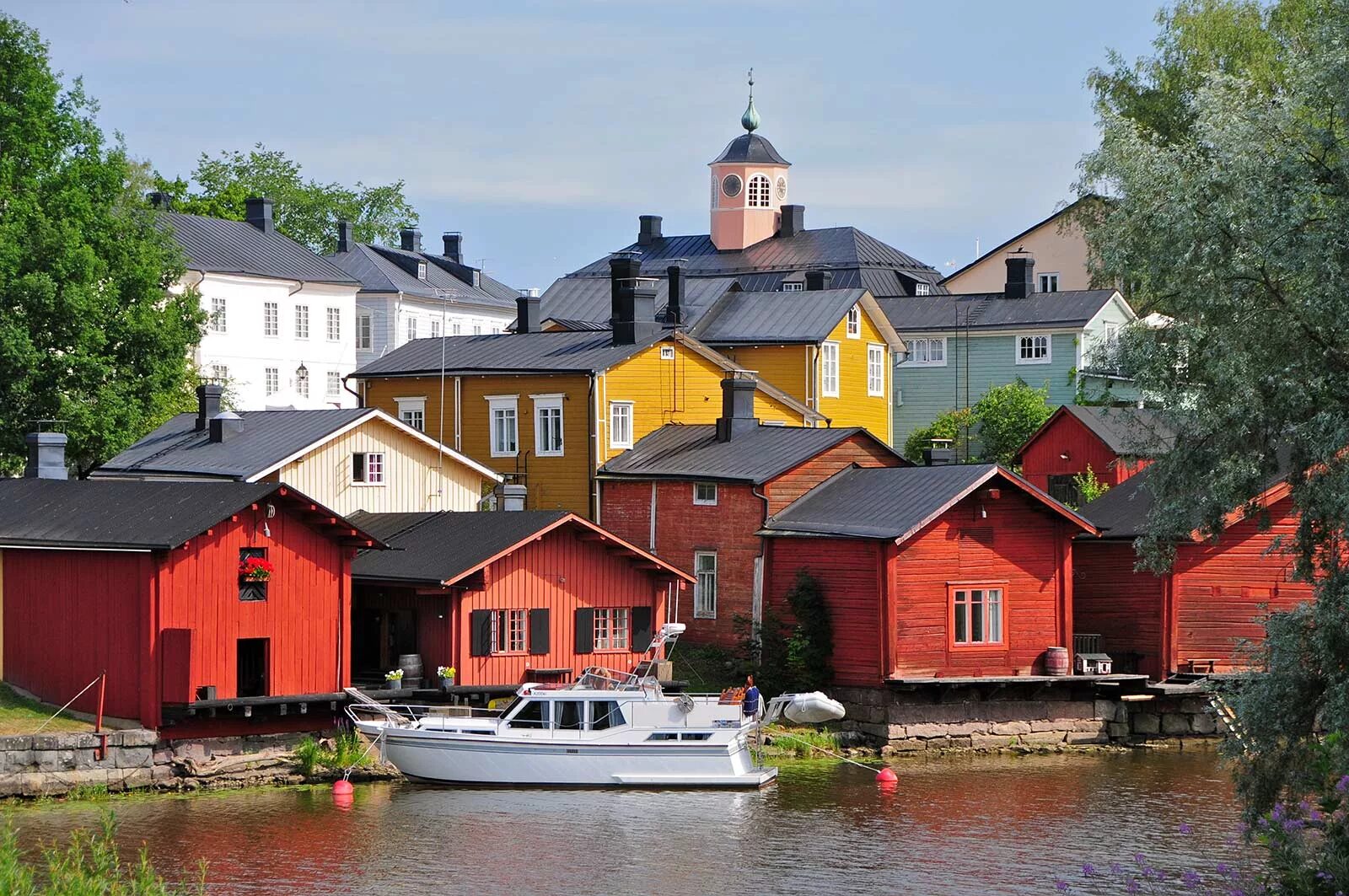 Какая финляндия сейчас. Порвоо Финляндия. Porvoo Финляндия достопримечательности. Финский город Порвоо. Город Порвоо Финляндия достопримечательности.