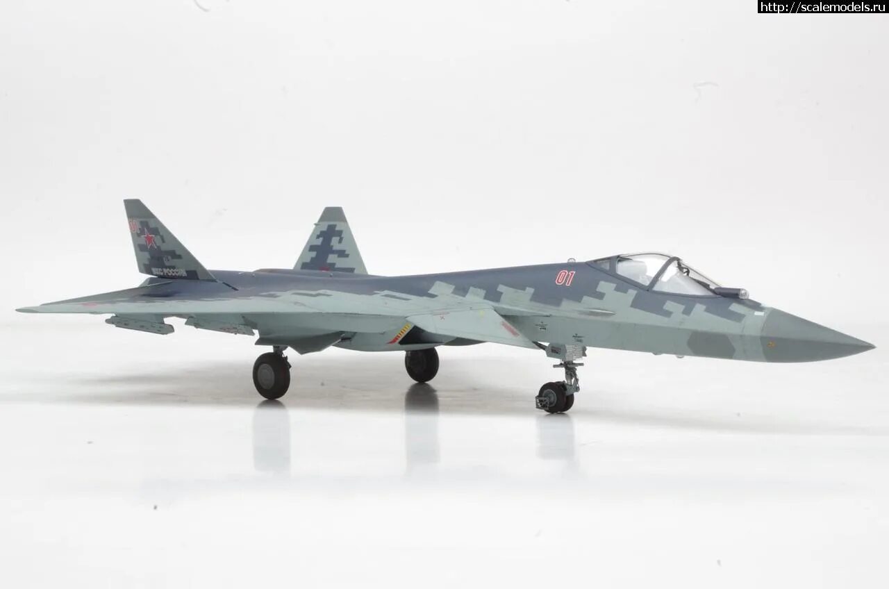 модель истребителя су 57. су 57 в 48 масштабе от звезды.