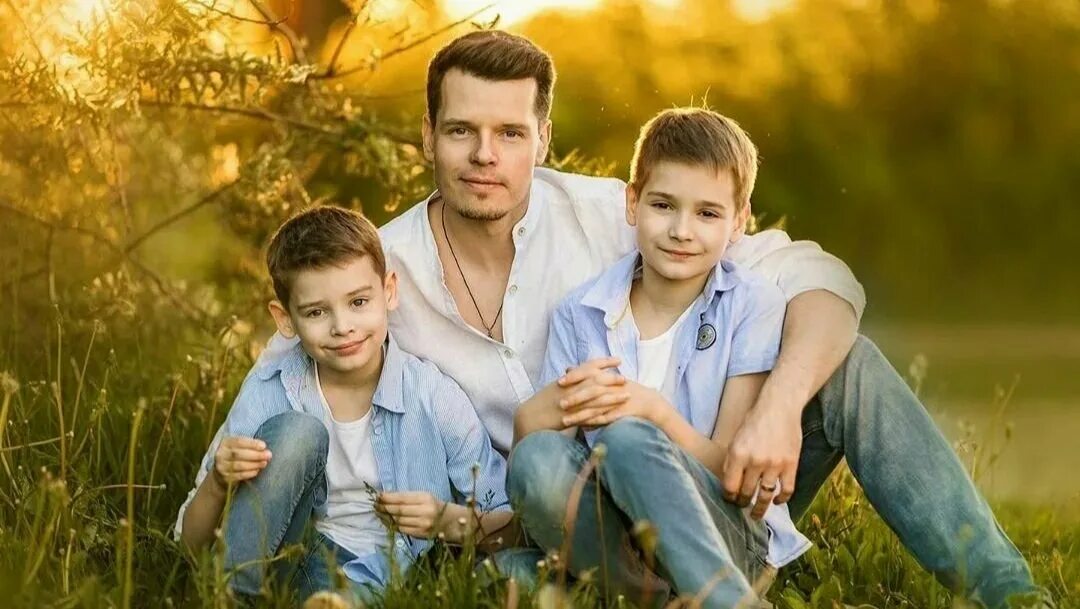 Сколько лет актеру алексею
