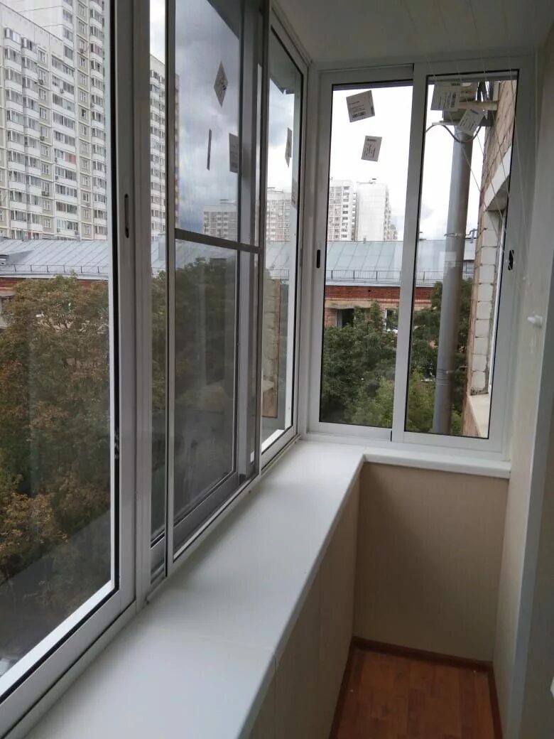 Логотип балконный мастер на кепке. Мастер балконов москва. Балкон мастер. Застекленный балкон. Коричневый балкон.