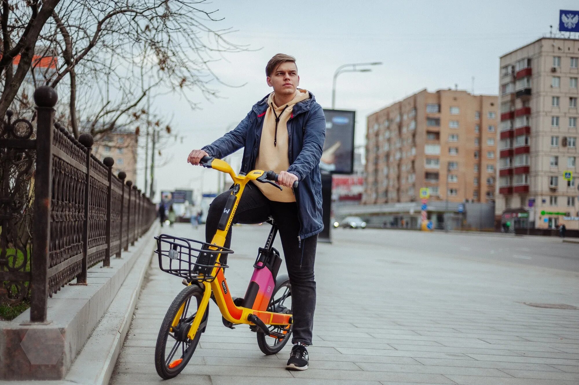 Whoosh bike. Электровелосипеды Whoosh. Электросамокат Whoosh. Электровелосипеды Whoosh Санкт-Петербург. Велосипедист в Питере.