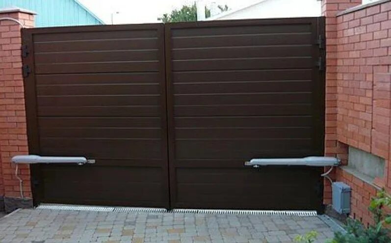 Привод для распашных ворот алютех. Распашные ворота came. Распашные ворота с электроприводом на столбу 80на 80. Автоматика на ворота распашные ростов на дону. Автоматика pokci распашные ворота.