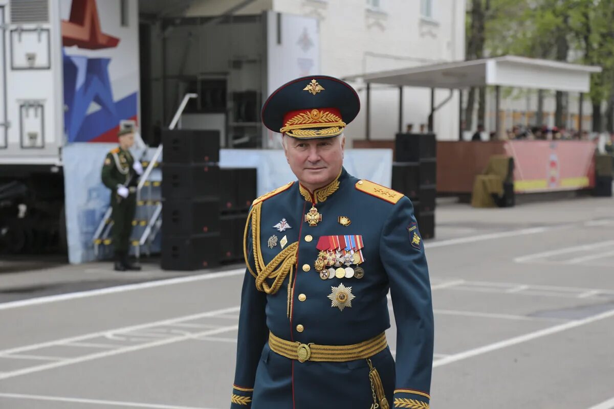 Генерал долгов. Генерал полковник Картаполов. Генерал полковники Министерства обороны РФ.