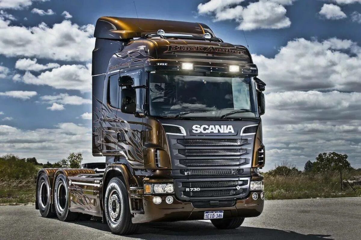 Scania r560. Скания тягач 2022. Scania r560 6x4. Scania r560 v8 Black Amber. Купить грузовик скания