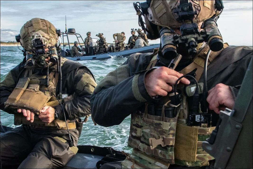 File:US Navy 090624-N-7883G-034 Basic Underwater Demolition-SEAL (BUD-S) student