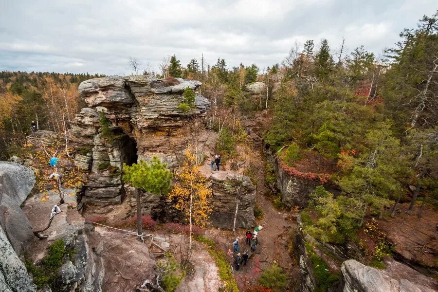 большой каменный город. в пермском крае каменный каменный город. каменный город урал. каменный город пермский край. каменный город пермский край каменные ворота.