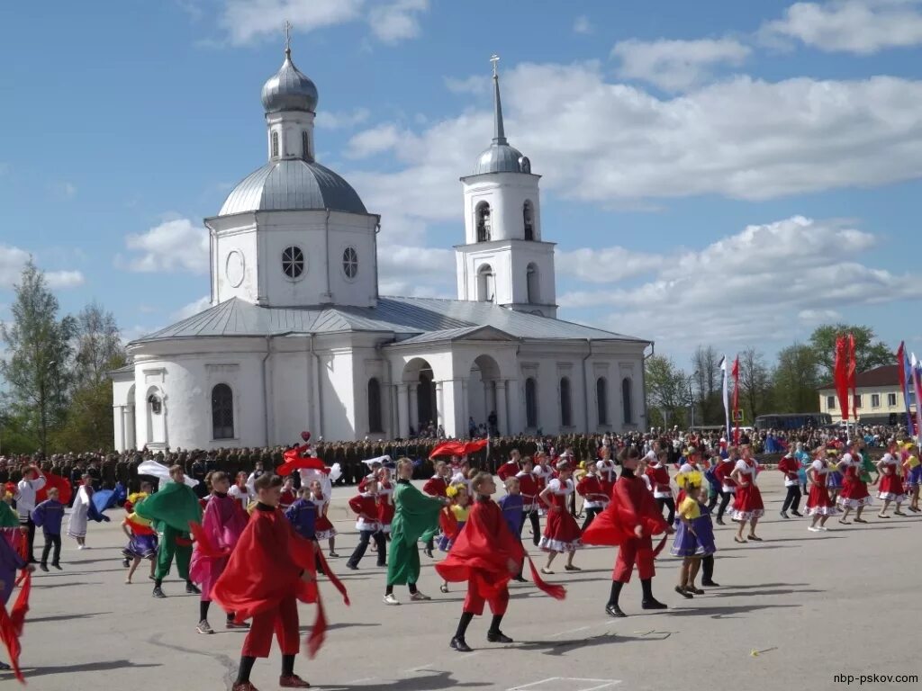 Погода остров. Остров город в Псковской. Город остров Псковская область население. Население города остров Псковской области. Площадь города острова Псковской области.