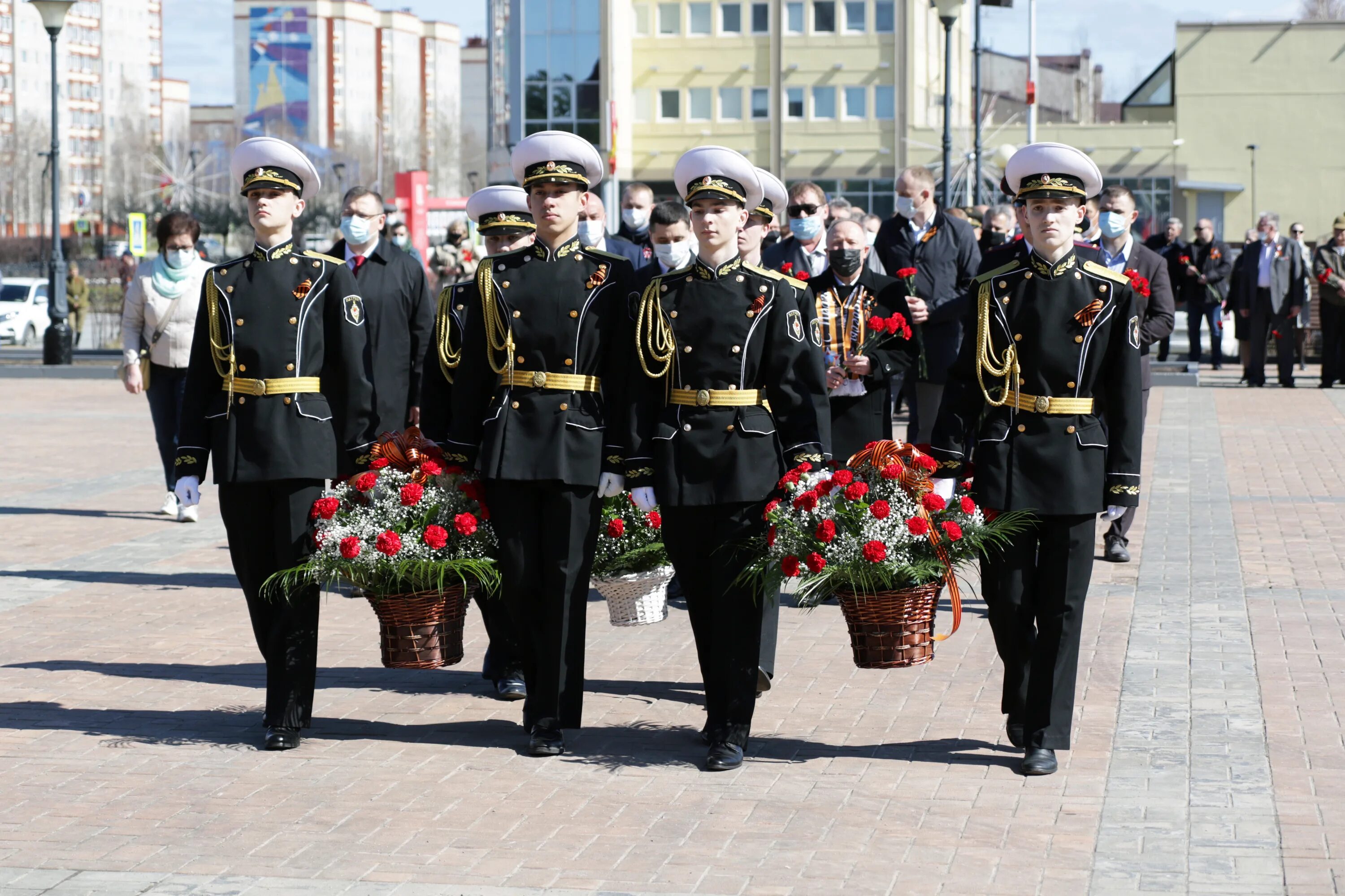 Празднование дня победы в городе. 9 Мая Лангепас. Парад 9 мая Лангепас. День Победы традиции праздника. Парады в Лангепасе.