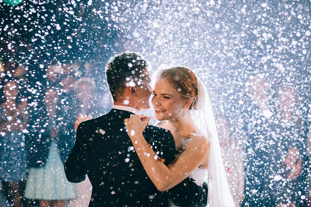 Свадебный танец. Свадебный танец молодоженов. Первый танец жениха и невесты. Снег на свадьбу.