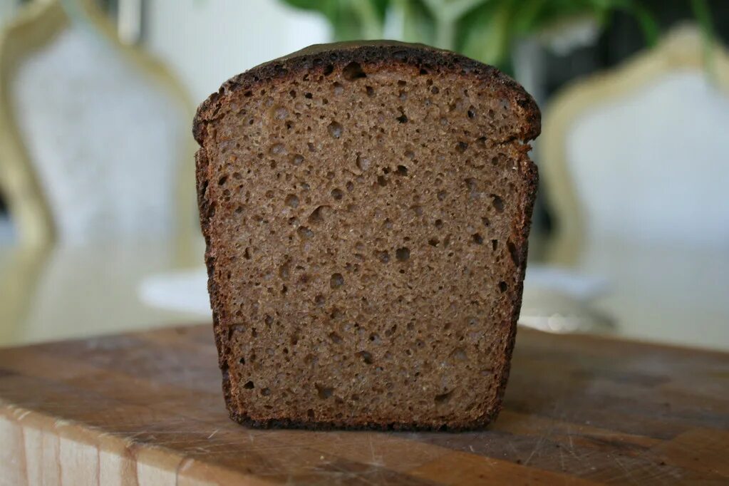 Черный хлеб. Черный ржаной хлеб. Хлеб ржаной обдирной. Хлеб из ржаной муки.